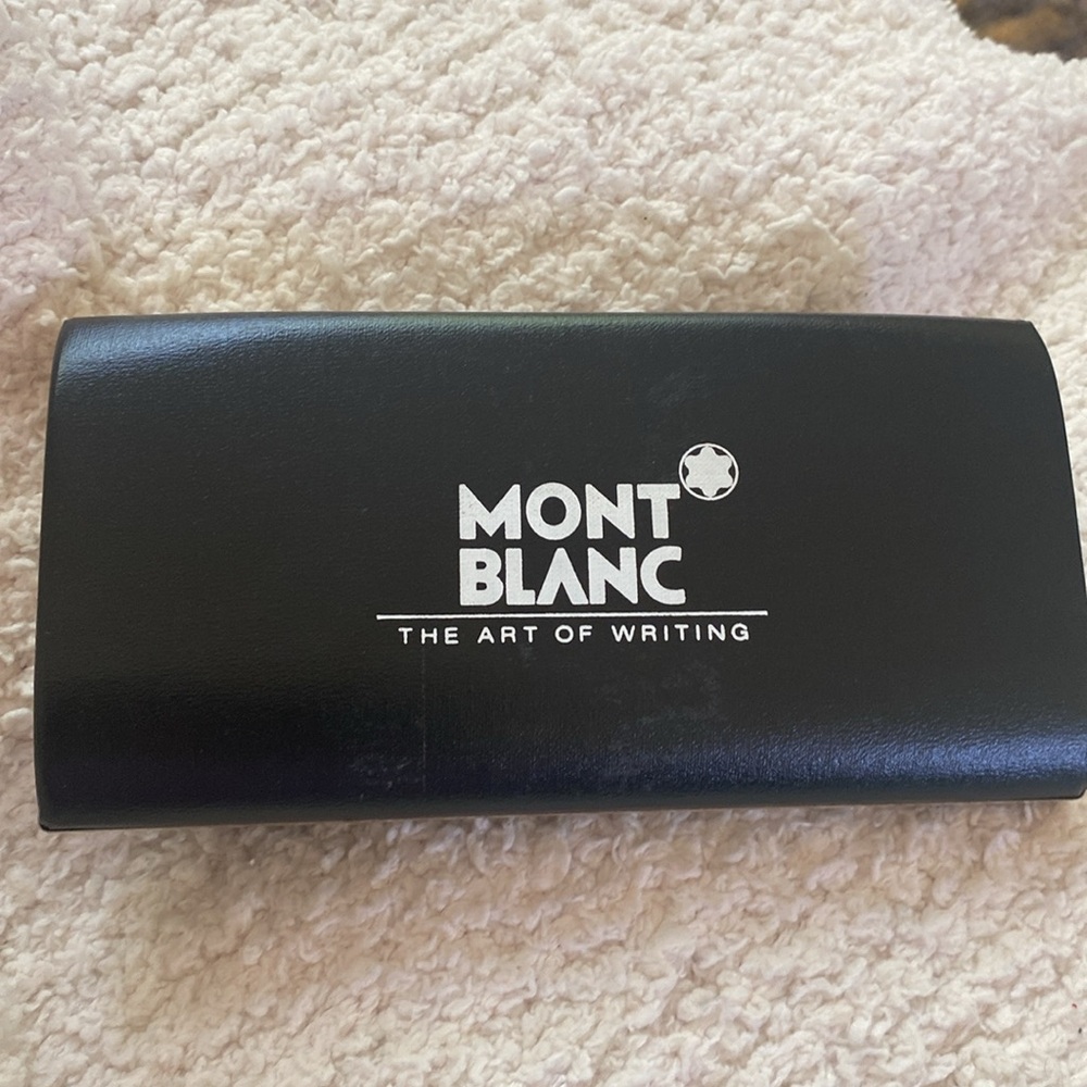 Mont Blanc Burgundy and Gold Pen - Picture 9 of 14